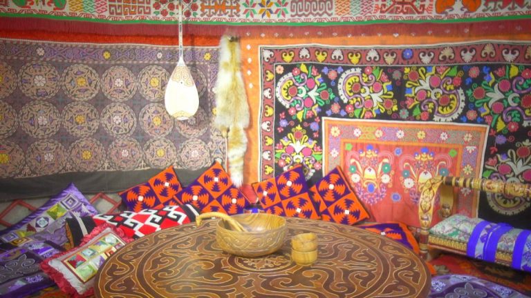 Almatı’da eski gelenekler yeniden doğuyor