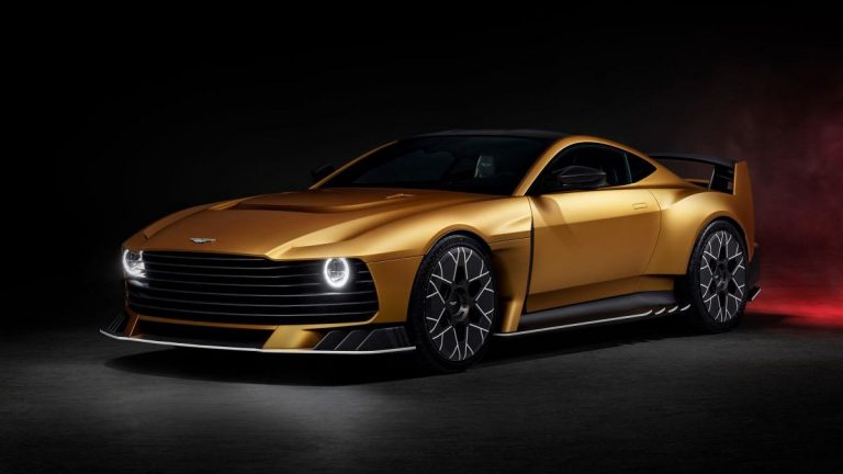 F1 yıldızı Fernando Alonso’dan ilham alan yeni Aston Martin “Valiant” spor otomobili tanıtıldı