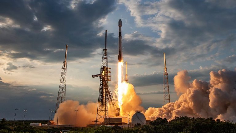 Türkiye’nin ilk yerli haberleşme uydusu Türksat 6A uzay yolculuğuna başladı