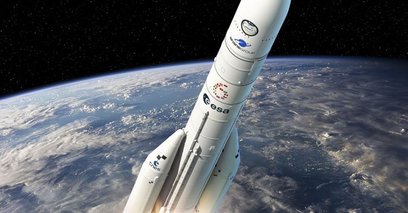 Yeni Avrupa Ariane 6 roketi başarıyla fırlatıldı