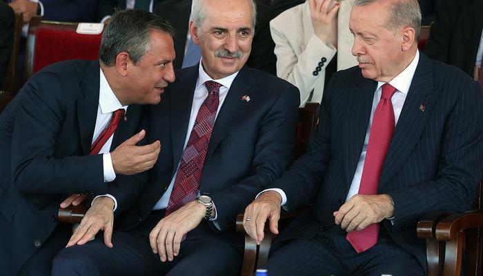 KKTC’de şaşırtan görüntü!  Erdoğan ve Özgür Özel biraz sohbet etti