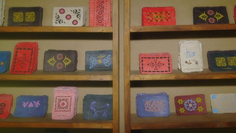 Kartpostallar: Özbekistan’da antik kağıt üretimi devam ediyor