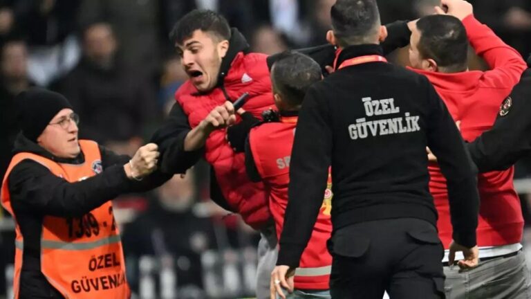 677cd2161847f4ae1e32353d