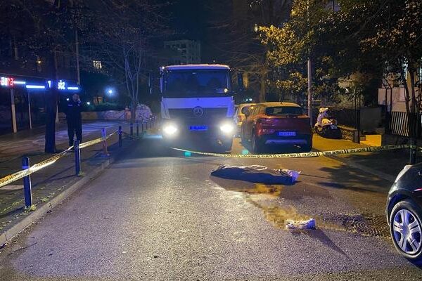 Kadıke’de bir çöp kamyonunun vurduğu yaşlı kadın hayatını kaybetti