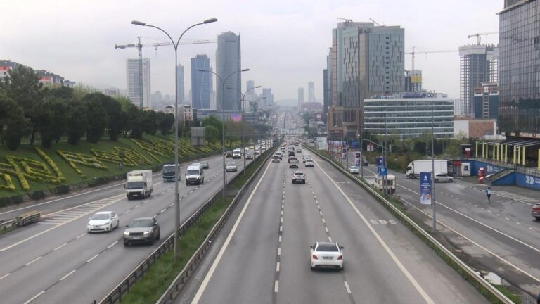 İstanbul’daki bazı yollar trafiğe kapatıldı
