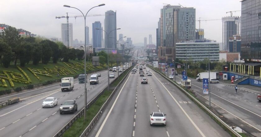 İstanbul’daki bazı yollar trafiğe kapatıldı