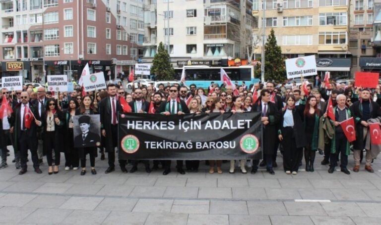 Mütevelli Heyeti ve Tutuklamalara Karşı Tekirdağ Barosuna Karşı Protesto – Türkiye Haberlerini Kırma