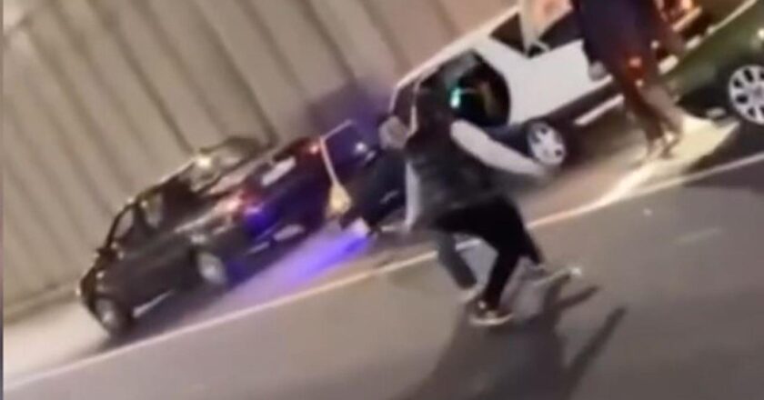 Alt geçit ve danslarda araçlarını park eden sürücüler