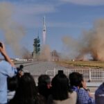 Çin, Mars yakınlarındaki asteroitten örnek toplayacak uzay aracını fırlattı