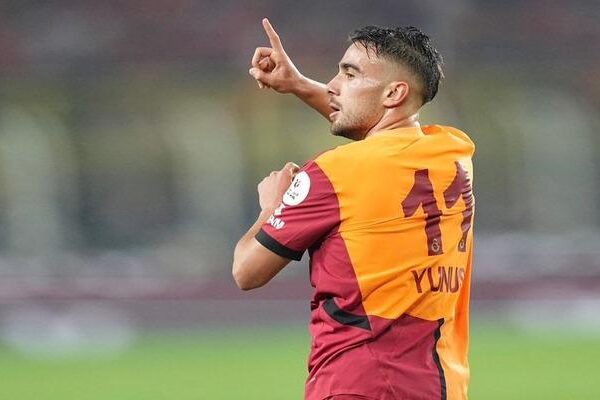 Yunus Akgün’den köy okulu öğrencilerine destek