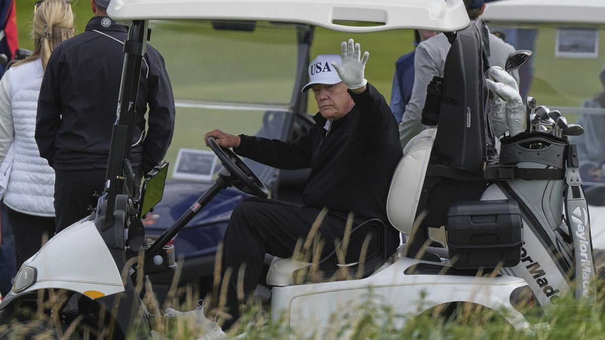 Trump, protestolar devam ederken İskoçya'da golf oynadı 1 1200x675 cmsv2 56d4089d 6299 5eb3 80ef 5b0cbb078279 9390697