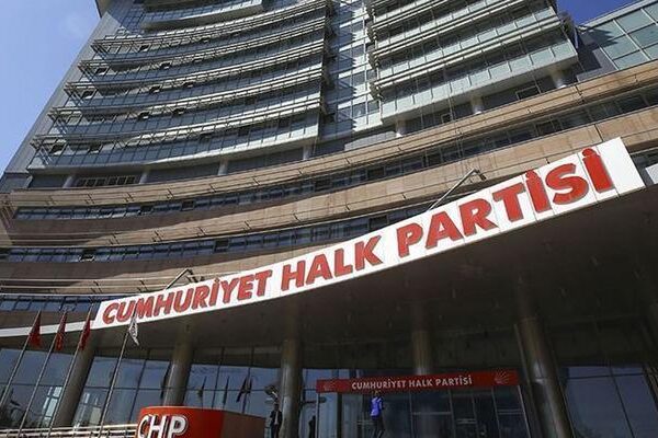 Baklava kutusu içindeki para görüntüleri gündem olmuştu! CHP’de 3 isme ihraç istemi