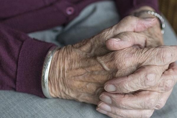 Bilim insanlarından üzen araştırma! Yaşlanma süreci sandığınızdan daha erken başlıyor
