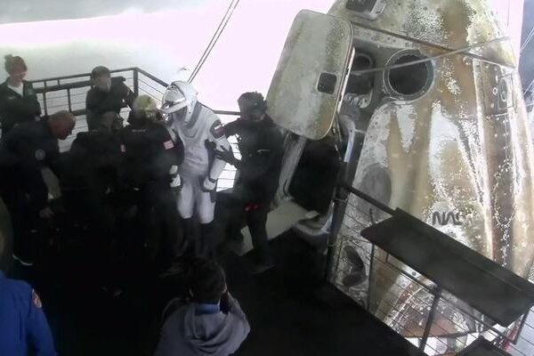 NASA’nın Crew-10 ekibi, uzaydaki 5 aylık görevinin ardından Dünya’ya döndü
