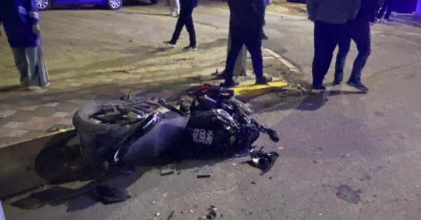 İş makinesi ile çarpışan motosikletli ağır yaralandı