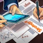 En büyük Bitcoin balinası yara alsa da BTC birikimi ile hala yüksek kârda