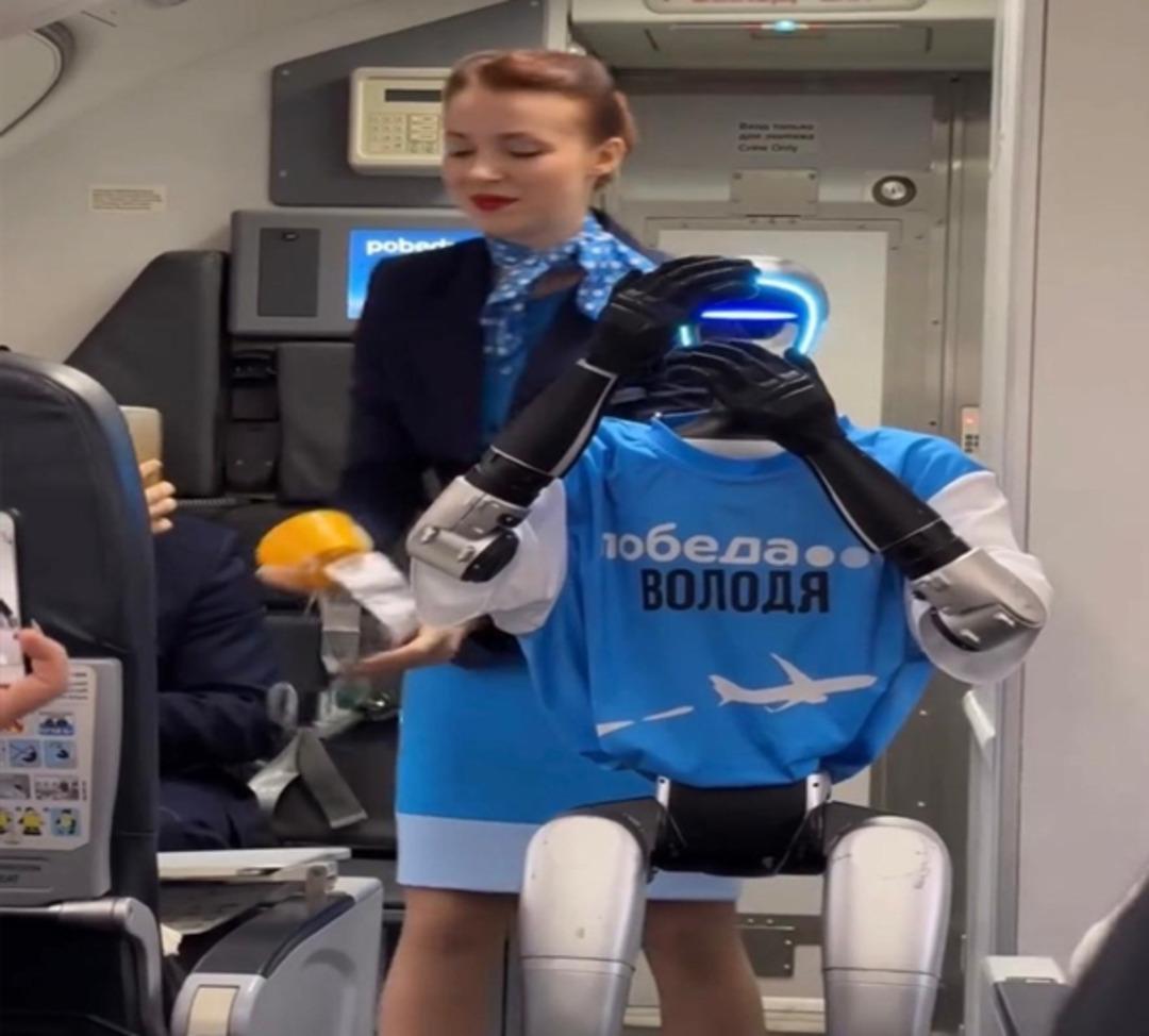Rus havayolu şirketinden dünyada ilk kez robot kabin memuru testi 2 Robot kabin ekibi dünyada ilk kez bir Rus havayolu tarafından test ediliyor