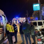 Motosiklet, yolun karşısına geçmeye çalışan adama çarptı: 3 yaralı