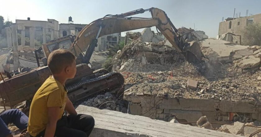 Gazze’de enkaz altındaki cenazelerin çıkarılmasına yönelik çalışmaların ilk aşaması başladı