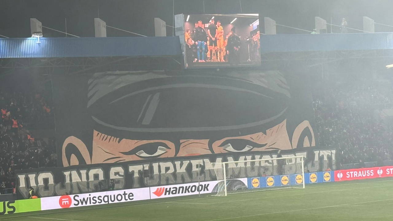 Fenerbahce macinda olay olan pankart icin Viktoria Plzenden aciklama