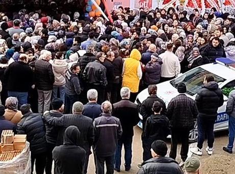 Osmancık'ta 19 TL'lik ürünler için sokaklar kapandı! İndirim açılışı kalabalığa neden oldu. 1 693e8492b72d8e1edd63965d