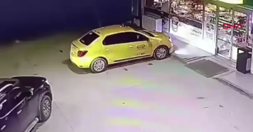 Çaldığı taksiyle kaza yapan hırsız, yaya olarak kaçmaya çalışırken yakalandı!