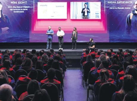 69e6a34d3e5a0a045c5bf748