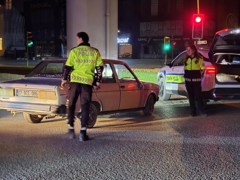 AA 20260426 41212543 41212541 BURSADA POLISTEN KACAN SUPHELI KOVALAMACA SONUCU YAKALANDI 712954