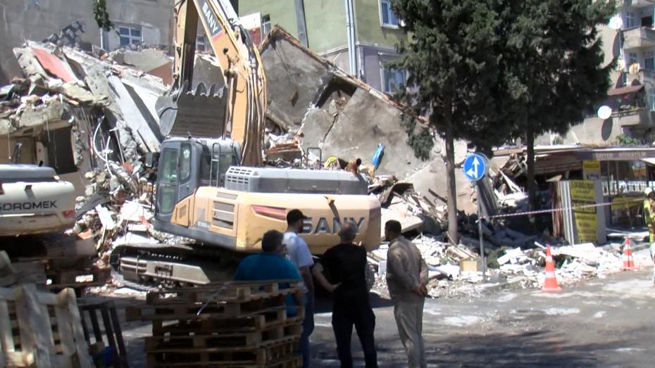 KUCUKCEKMECEDE YIKIMI YAPILAN BINA COKT 1314686 390759 615829